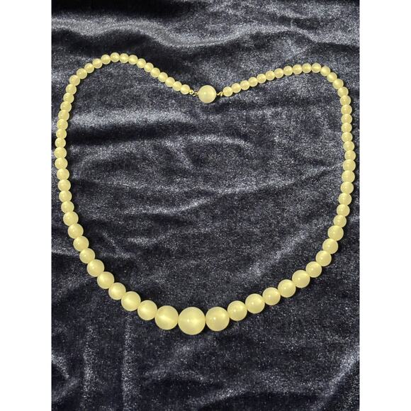 Vintage 60's Moonglow Beads Necklace White Lucite Graduated Deco - Picture 2 of 4
